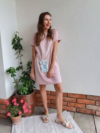 Na e-shopu se dnes objevily tričkové šaty Magnólie. 🌸 Kapsy, ohrnuté rukávy, volný střih. A ta nejpříjemnější bio bavlna....
