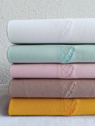 Jakou barvu trička už od nás máte? Napište do komentáře. 🤍💚🩷🤎💛