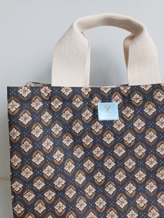 Taška Margareta 🍂 Pro ty z vás, které nemusíte barvy, ale přesto chcete zajímavý vzor, který doladí váš podzimní outfit.